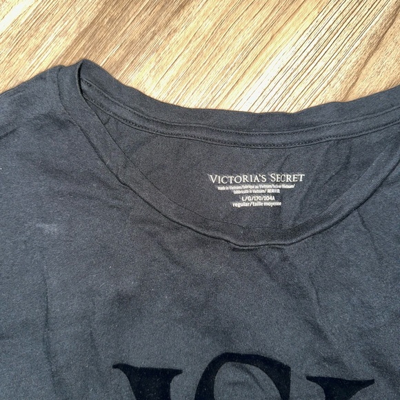 Victoria’s Secret Black Logo T-Shirt Velvet VS Graphic Tee Size L - Picture 5 of 6